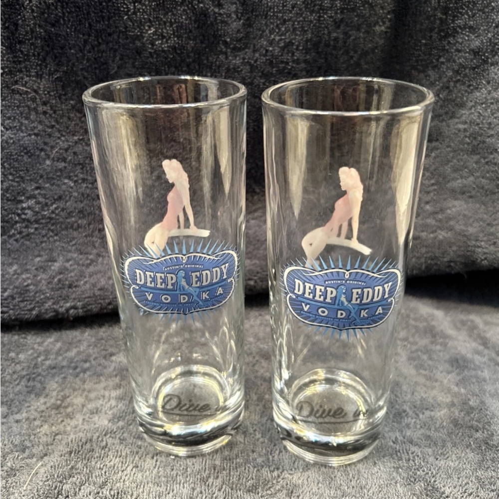 2 Deep Eddy Classic American Vodka Dive in Blue Pinup Swimsuit Girl Glass